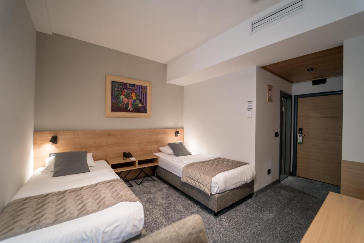 Mona Plaza 4*