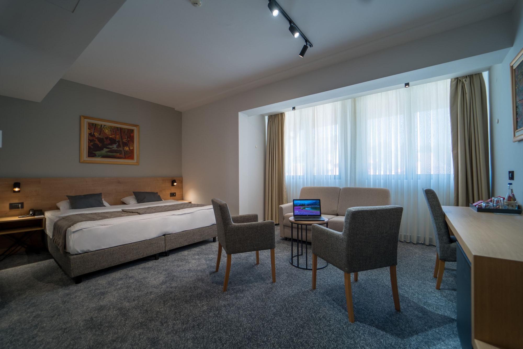 Mona Plaza 4*