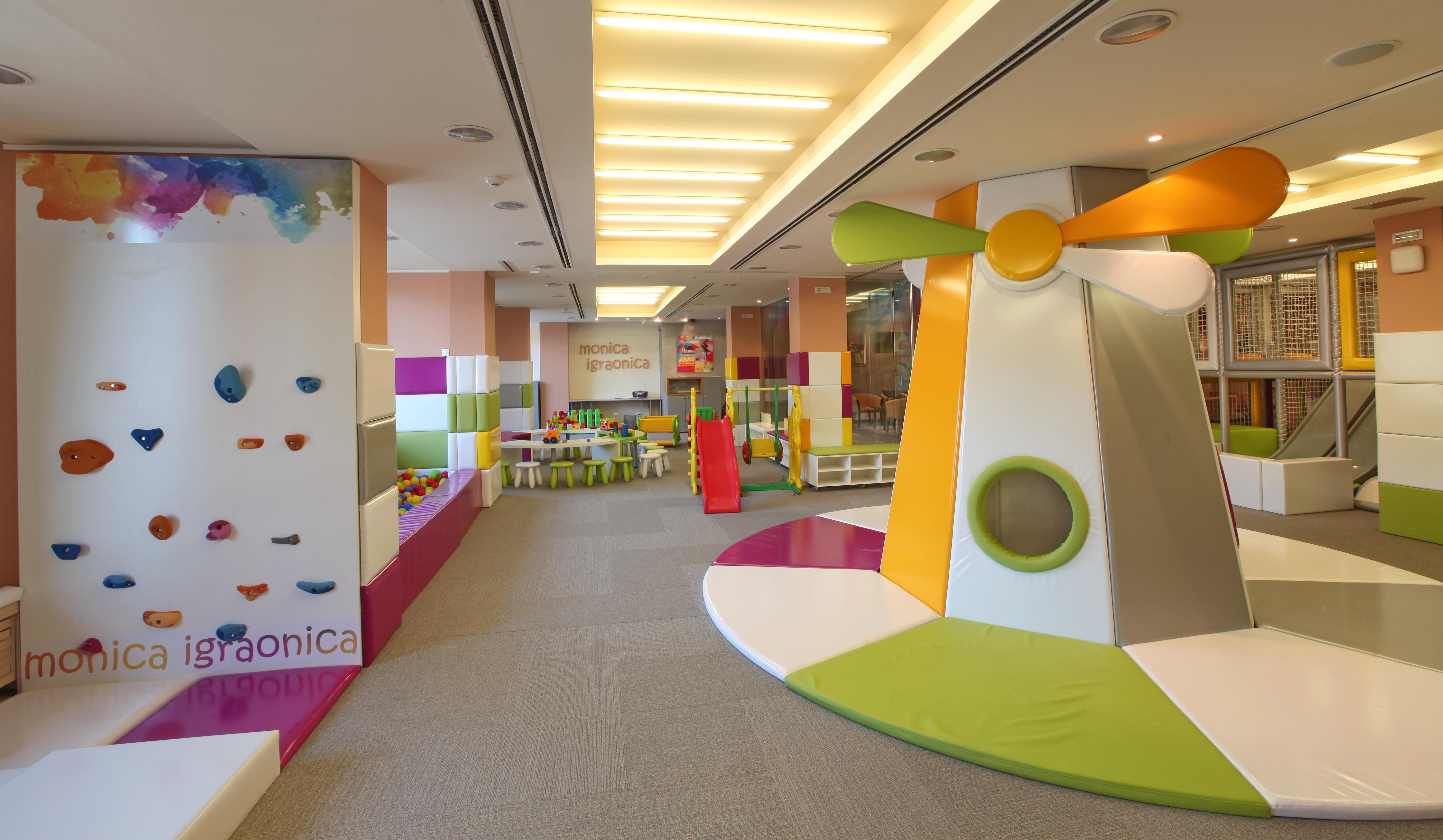 Mona Plaza 4*