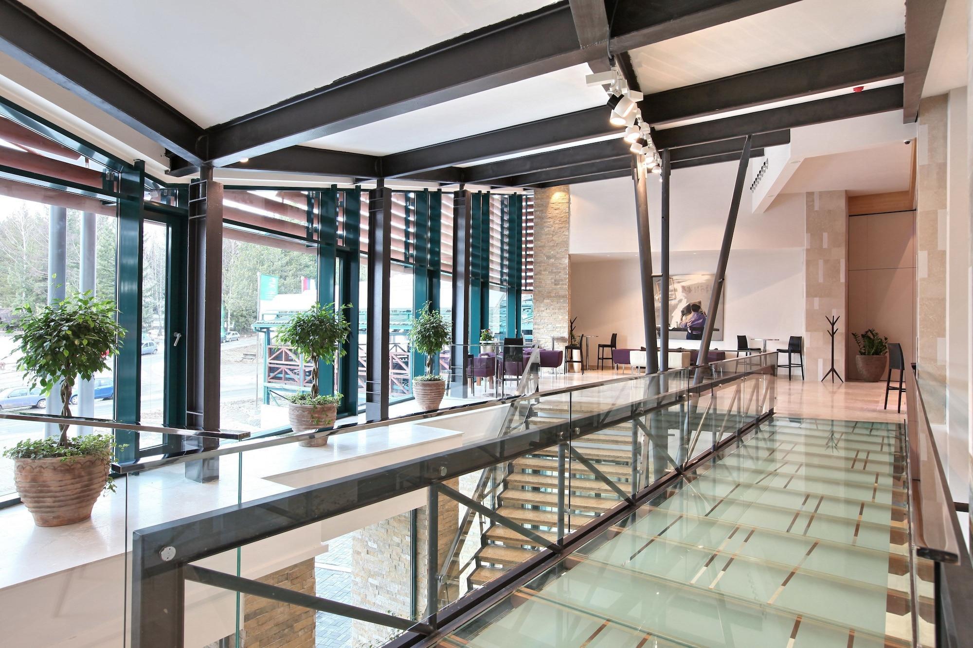 Hotel Mona Plaza 4*