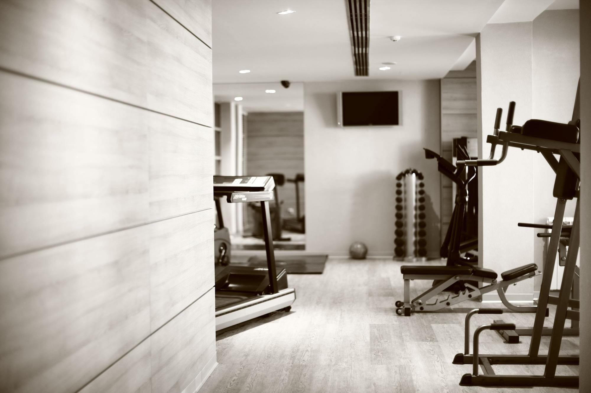 Mona Plaza Hotel 4*