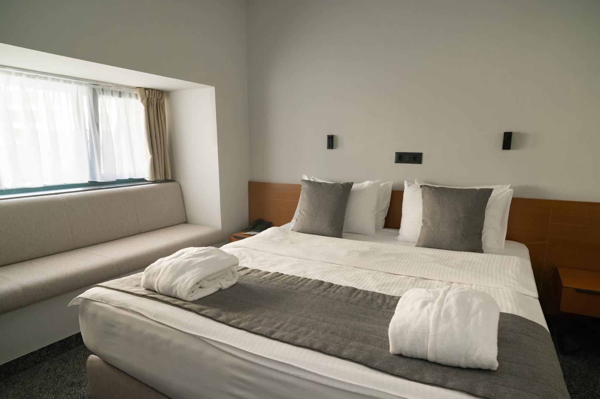 Hotel Mona Plaza 4*